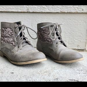 Jellypop Grey Lace Bootie Size 10